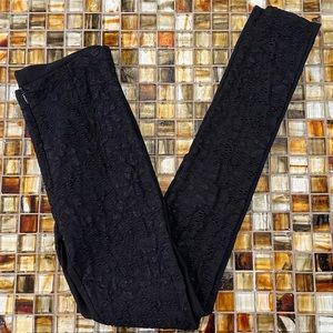 NWOT Black Ankle Pants with Front Lace Pattern~Size XXS/XS~Front Zipper~Stretch